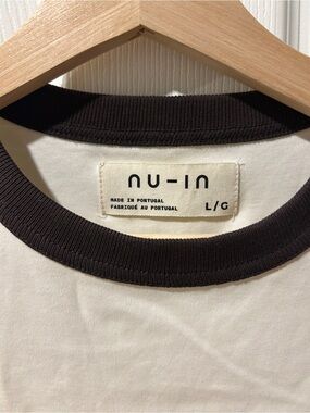 Nu-In Contrast Collar T-Shirt in White and Black